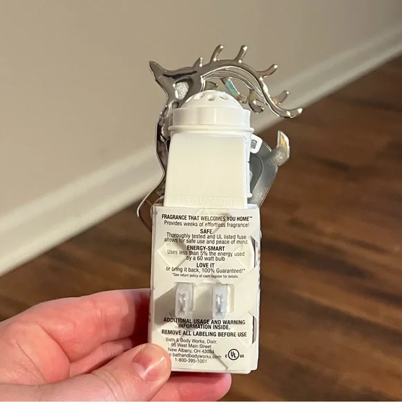 Bath & Body Works Reindeer Wallflowers Plug (new with tags) - Picture 4 of 6